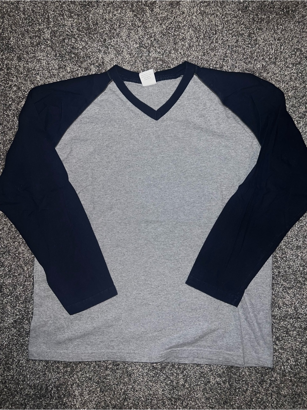 Men's Long Sleeve Raglan V-Neck Shirt - Gray and Navy